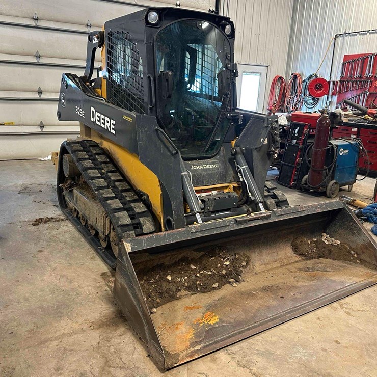 2012 DEERE 323E