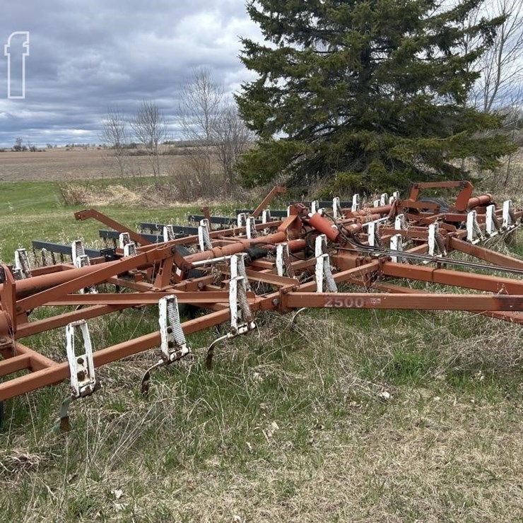 WIL-RICH FIELD CULTIVATOR 5013