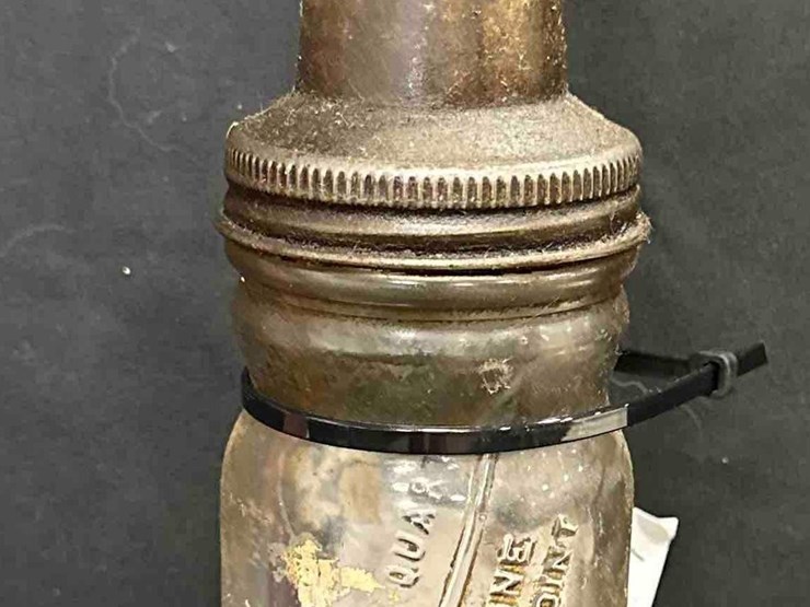 marquette-quart-oil-bottle-image-1