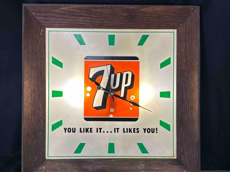 7up-lighted-clock---15"-x-15"-image-1