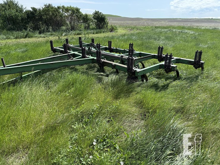 john-deere-100-image-1