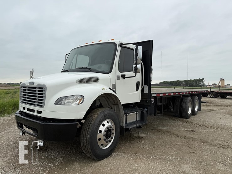 2017-freightliner-business-class-m2-106-image-1