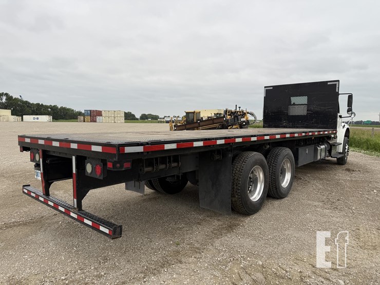 2017-freightliner-business-class-m2-106-image-14