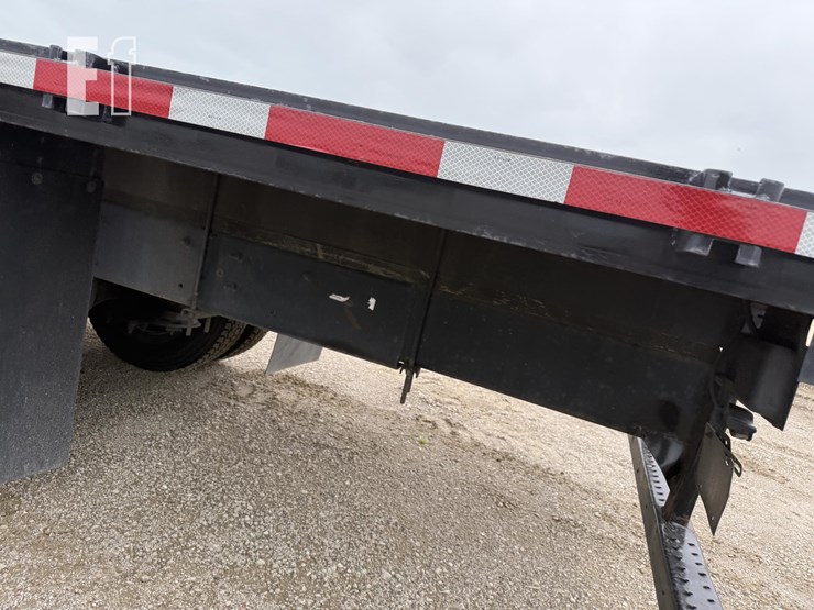 2017-freightliner-business-class-m2-106-image-17