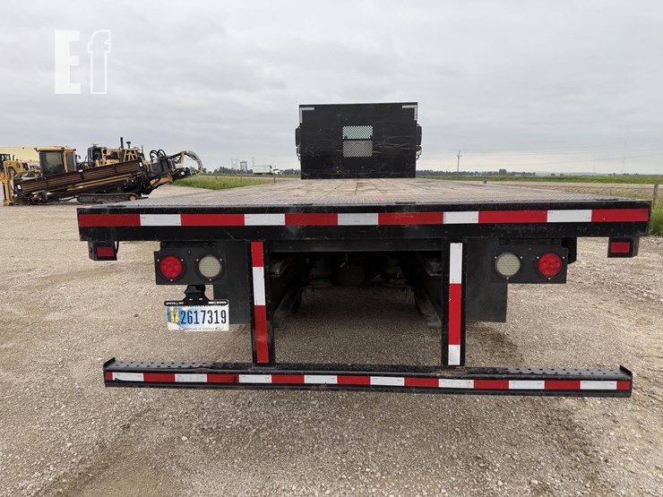 2017-freightliner-business-class-m2-106-image-13