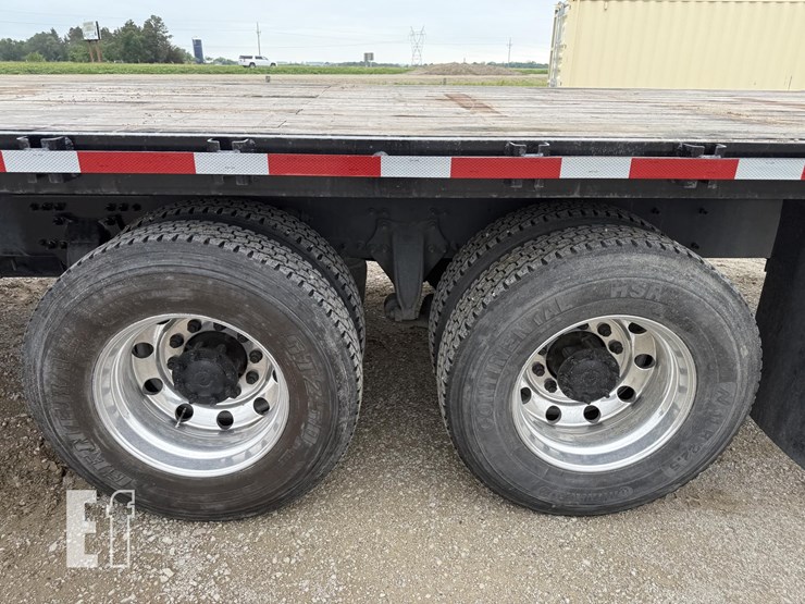 2017-freightliner-business-class-m2-106-image-19