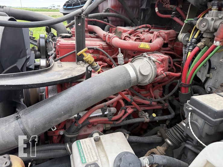 2017-freightliner-business-class-m2-106-image-40