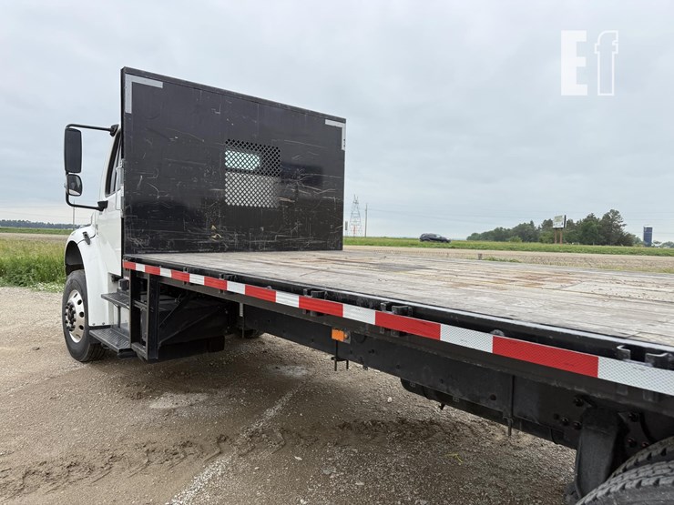 2017-freightliner-business-class-m2-106-image-18