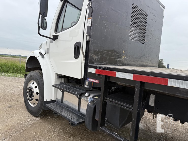 2017-freightliner-business-class-m2-106-image-22