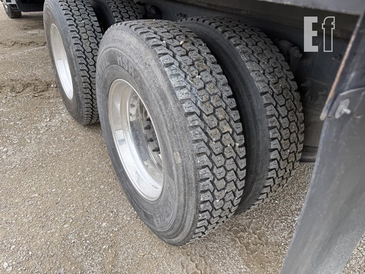 2017-freightliner-business-class-m2-106-image-15