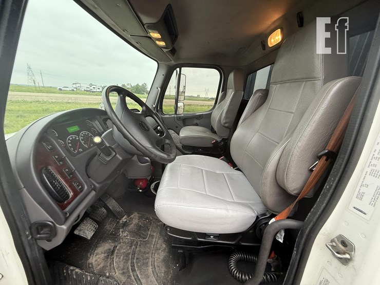 2017-freightliner-business-class-m2-106-image-29
