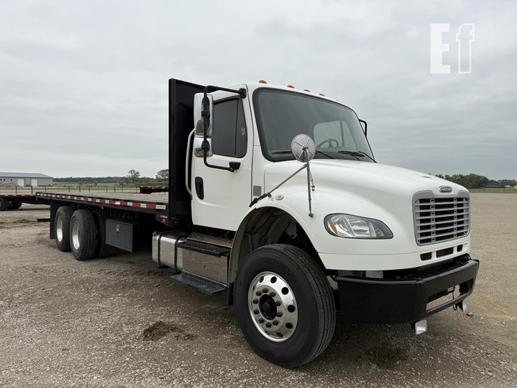 2017-freightliner-business-class-m2-106-image-2