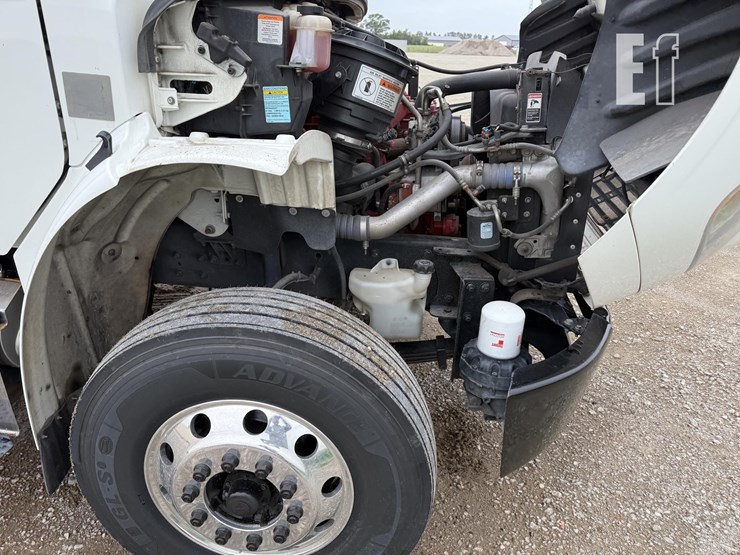 2017-freightliner-business-class-m2-106-image-36