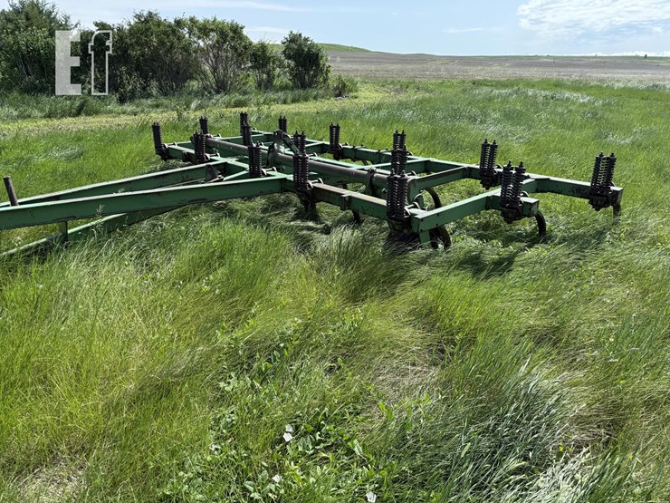 john-deere-100-image-1