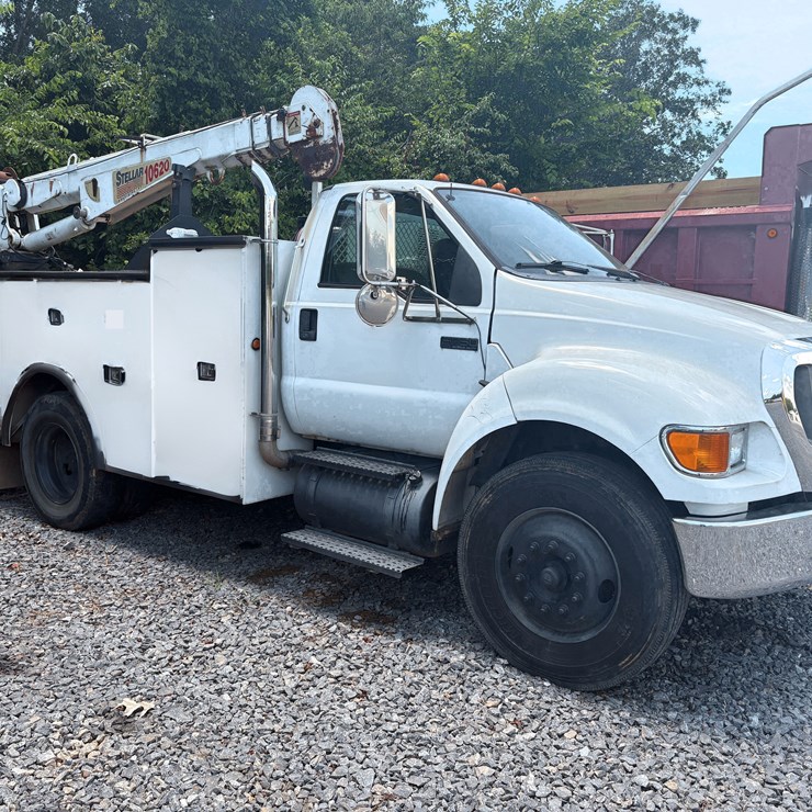 2005 FORD F750