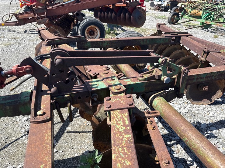 john-deere-17-image-8