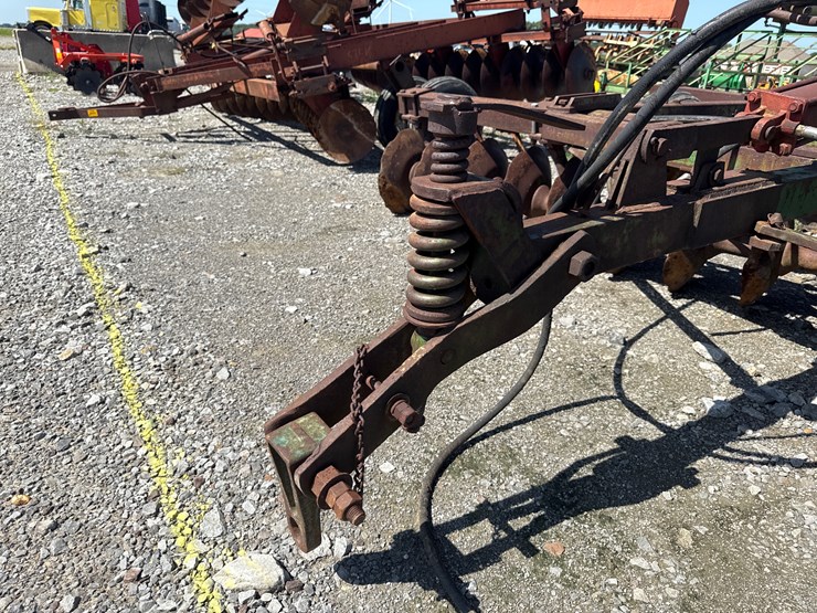 john-deere-17-image-10