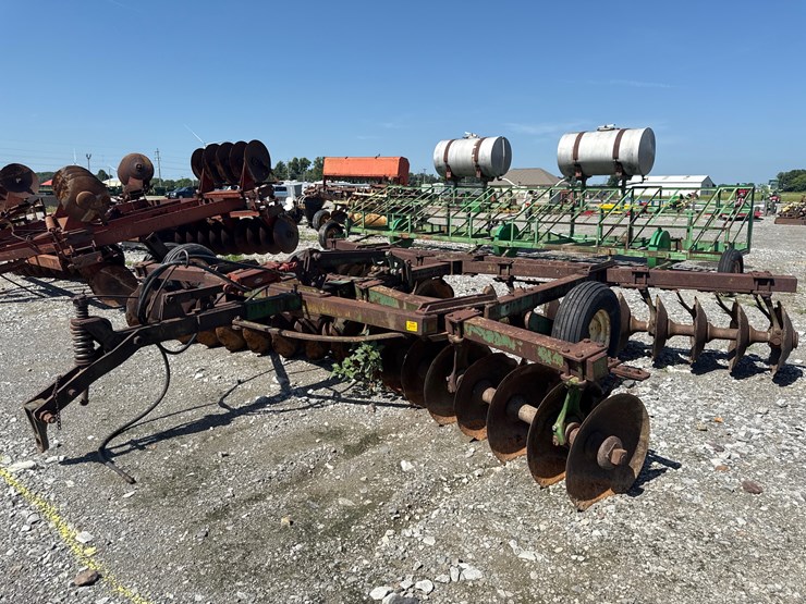 john-deere-17-image-1