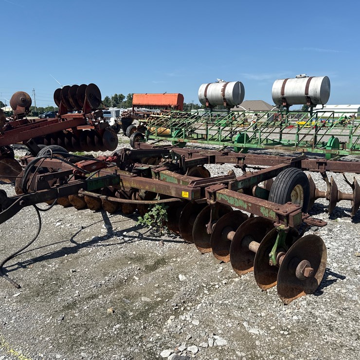 JOHN DEERE 17