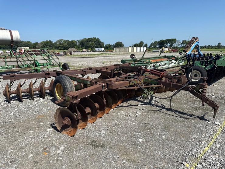 john-deere-17-image-2