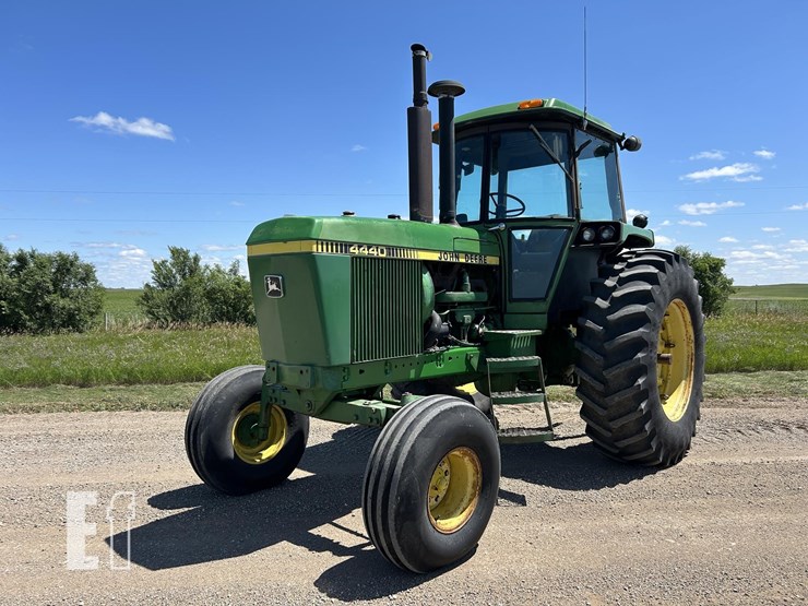 1976-john-deere-4440-image-1