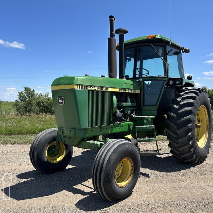 1976 JOHN DEERE 4440