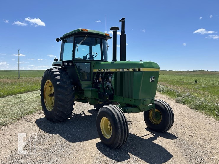 1976-john-deere-4440-image-3