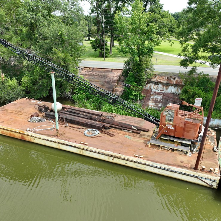 #8 • CRANE BARGE WITH LINK BELT CRANE