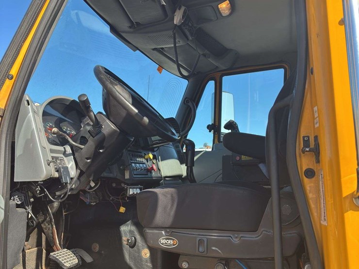 2006-international-workstar-7600-image-22