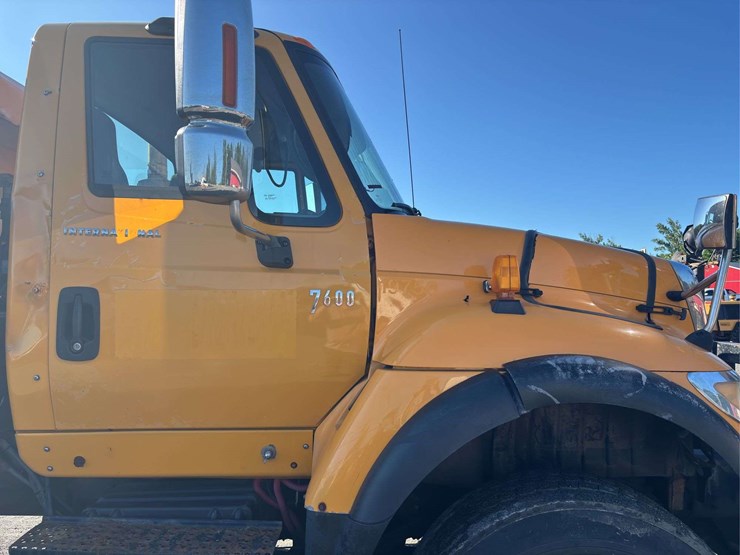 2006-international-workstar-7600-image-16