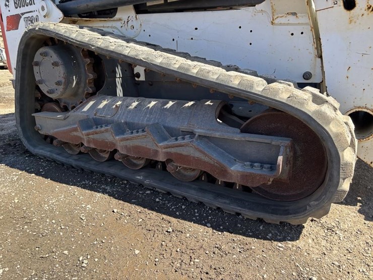 2017-bobcat-t630-image-15