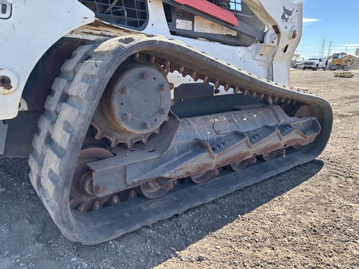 2017-bobcat-t770-image-15