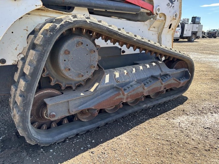 2017-bobcat-t630-image-14