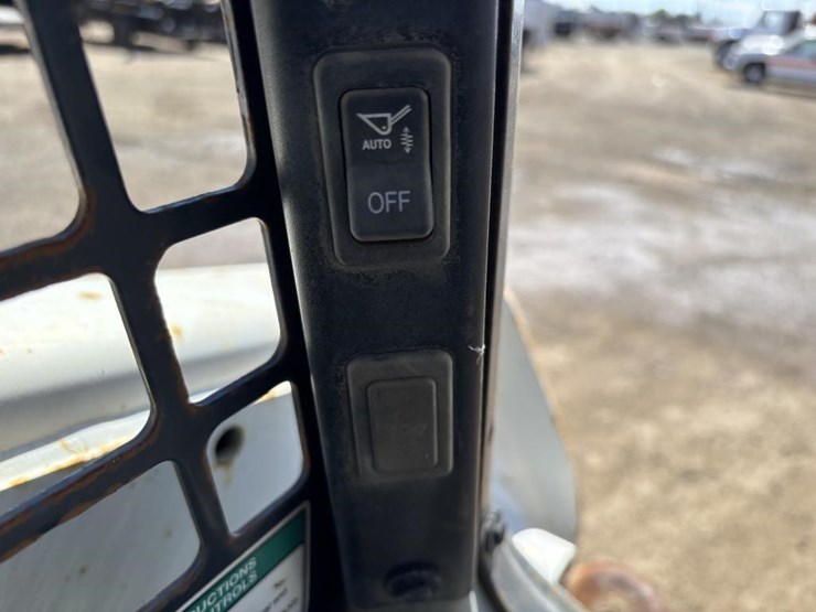 2017-bobcat-t630-image-25