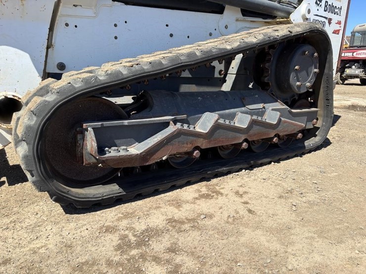 2017-bobcat-t630-image-12