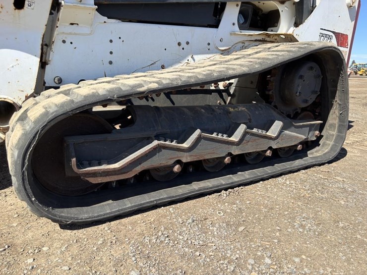 2017-bobcat-t770-image-13