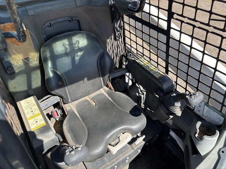 2017-bobcat-t770-image-18