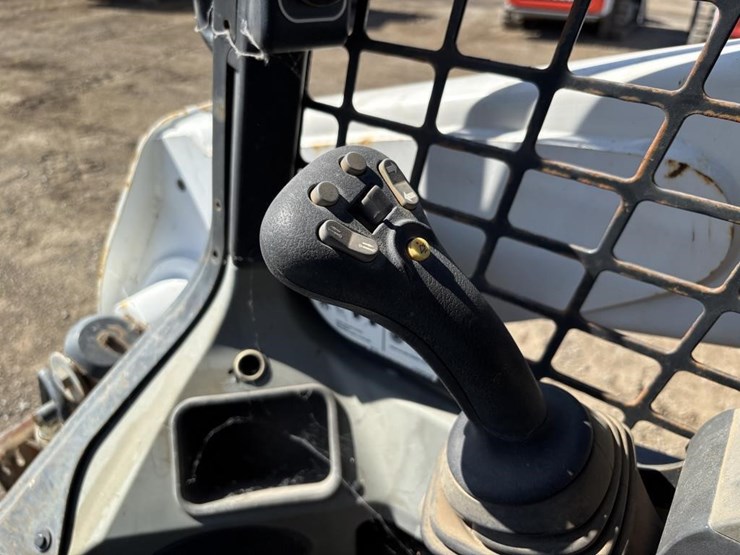 2017-bobcat-t770-image-22