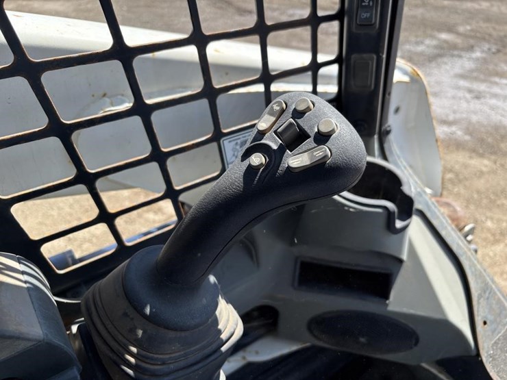 2017-bobcat-t630-image-19