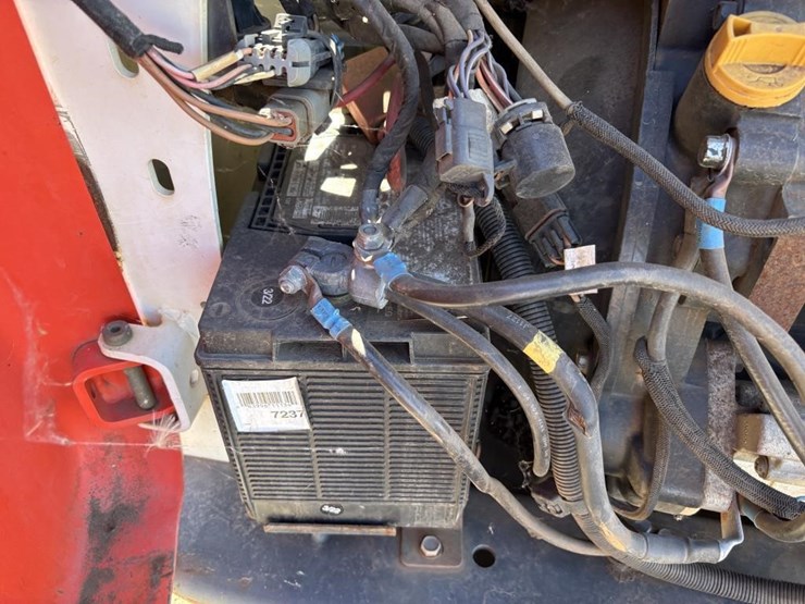 2017-bobcat-t770-image-30