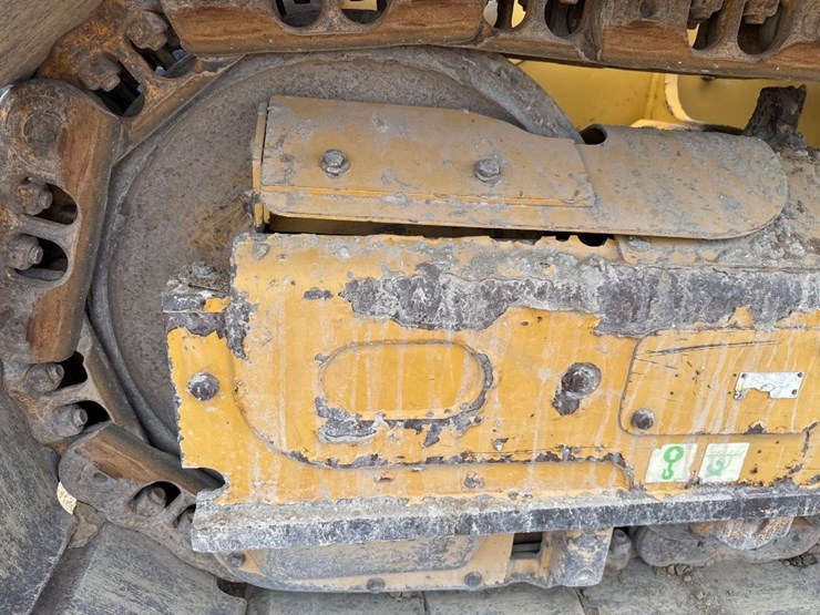2016-caterpillar-d5k2-lgp-image-13