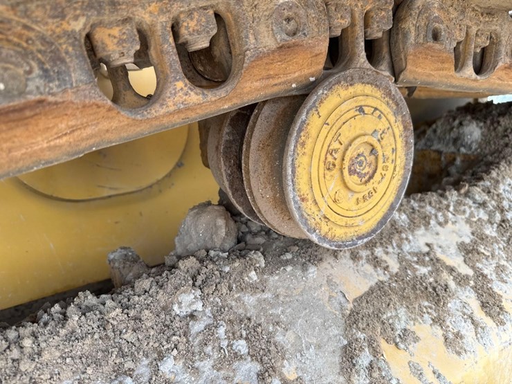 2016-caterpillar-d5k2-lgp-image-12