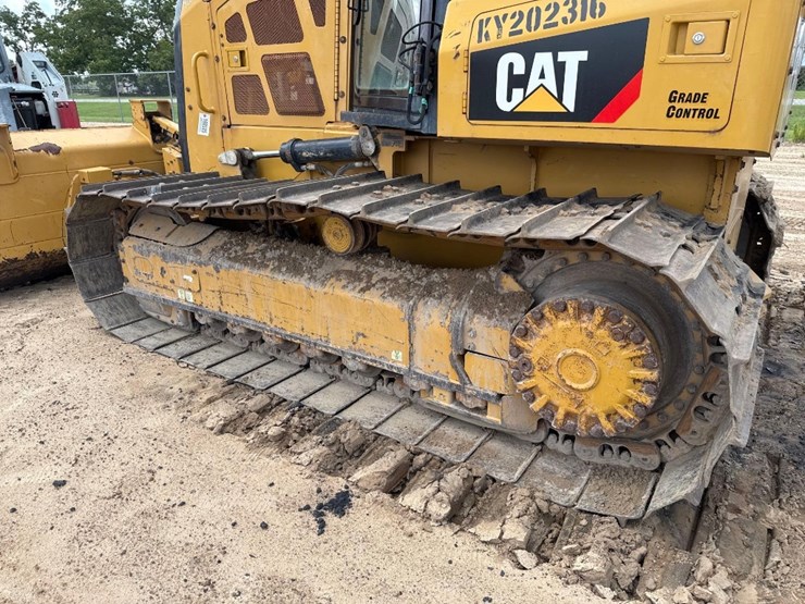 2016-caterpillar-d5k2-lgp-image-10