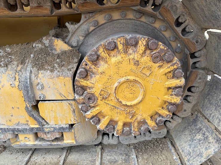 2016-caterpillar-d5k2-lgp-image-11