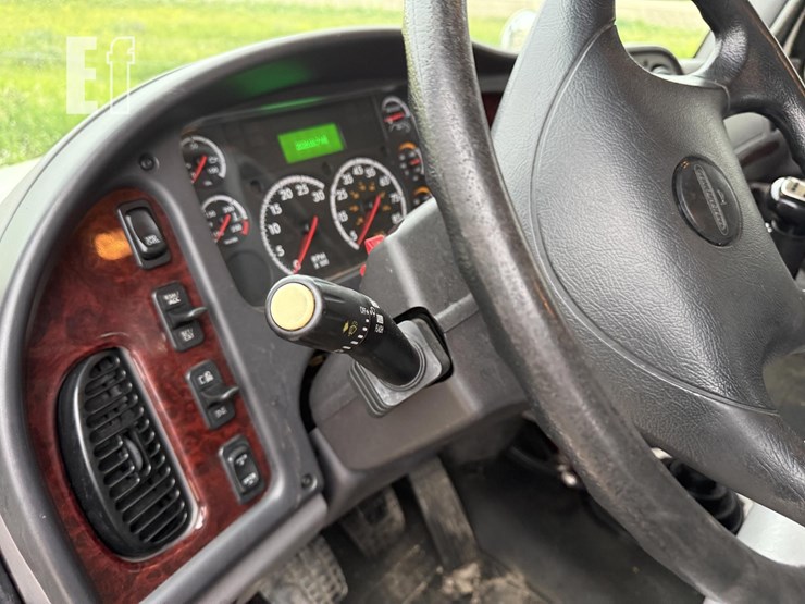 2017-freightliner-business-class-m2-106-image-28