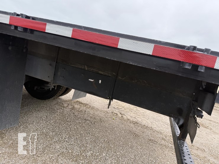 2017-freightliner-business-class-m2-106-image-17