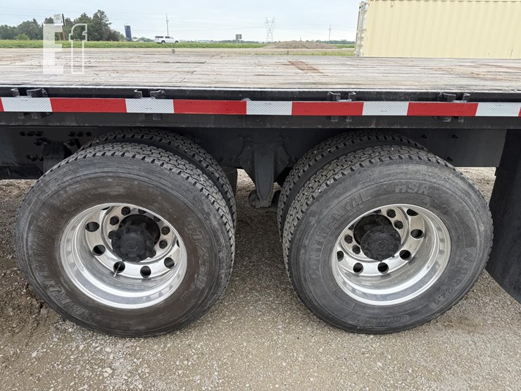 2017-freightliner-business-class-m2-106-image-19