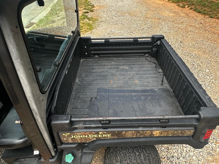 2021-john-deere-gator-image-10