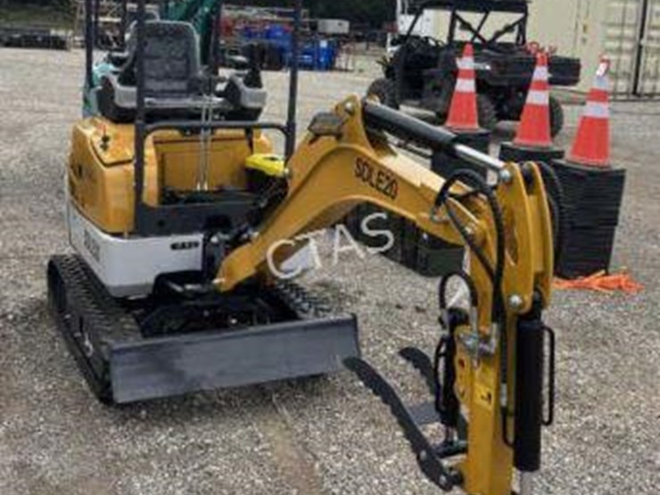 #2-•-yanmar-engine-excavator---model-sdle20-image-1