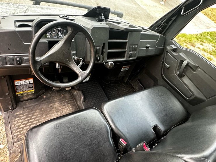 2021-john-deere-gator-image-7